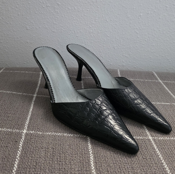 Vtg y2k Bcbg Paris Embossed Leather Kitten Heels Mules - Picture 1 of 11
